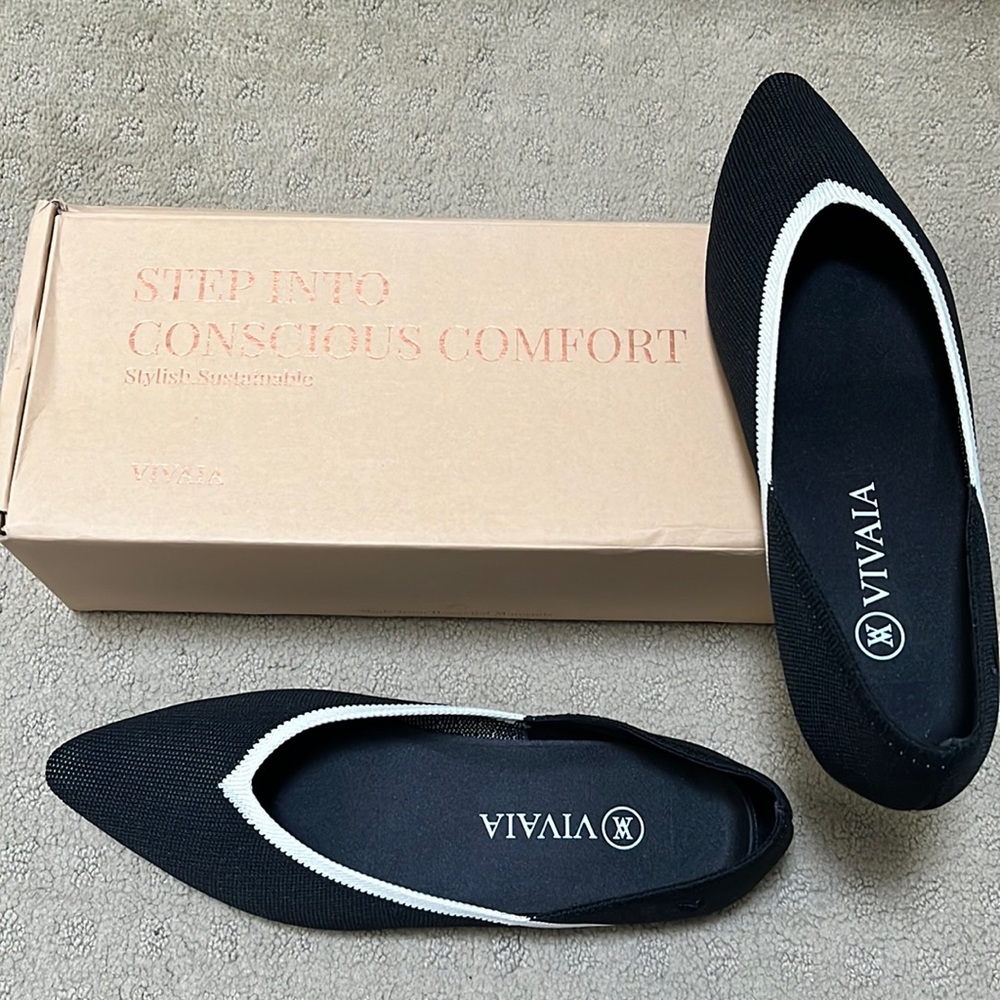 VIVAIA Pointed-Toe V-Cut Flats
